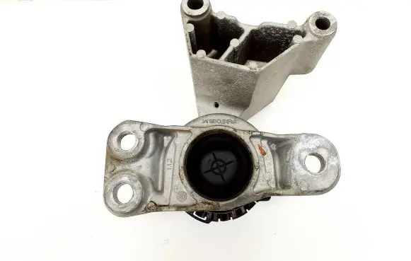 Nissan Micra K14 Engine mount bracket