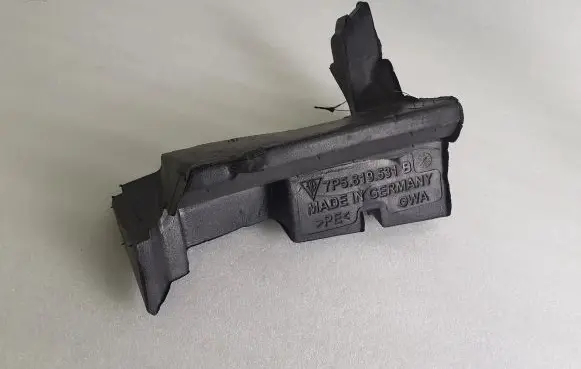 Porsche Cayenne (92A) Fender foam support/seal 7P5819531 7P5819531B