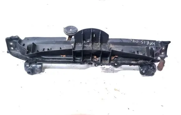 Toyota Yaris Top upper radiator support slam panel