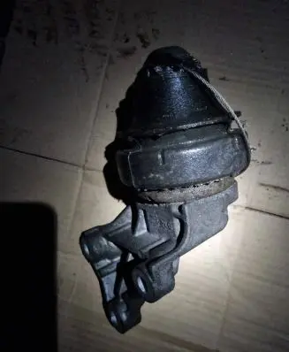 Volvo S60 Engine mount bracket AU03