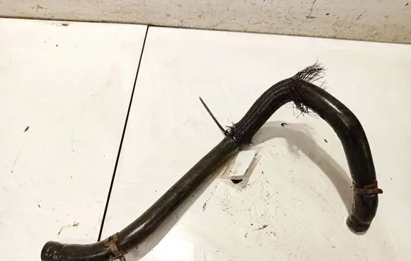 Engine coolant pipe/hose
