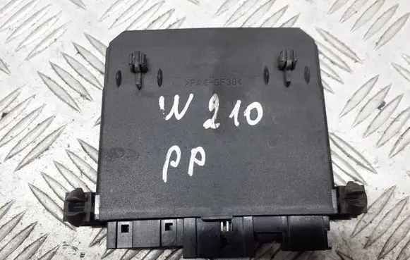 Mercedes-Benz E W210 Door control unit/module 2108203426