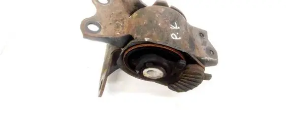 Mazda 6 Engine mount bracket