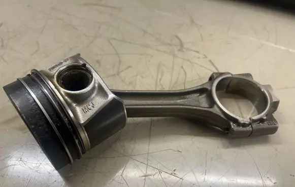 Seat Leon (5F) Piston with connecting rod 79L121 28031823 MCJ