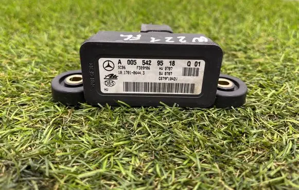 Mercedes-Benz S W221 ESP acceleration yaw rate sensor A0055429518