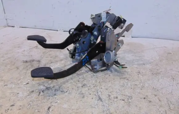 Subaru Legacy Pedal assembly 36004AJ050