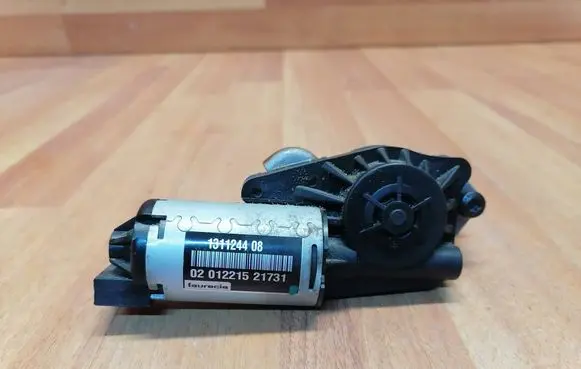 Renault Espace V (RFC) Seat adjustment motor 873920843R 873926500R 1311262X06