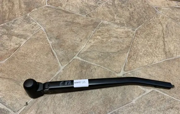 BMW 1 E82 E88 Rear wiper blade arm 7138507