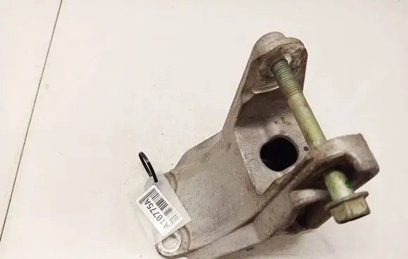 Nissan e-NV200 Engine mounting bracket 