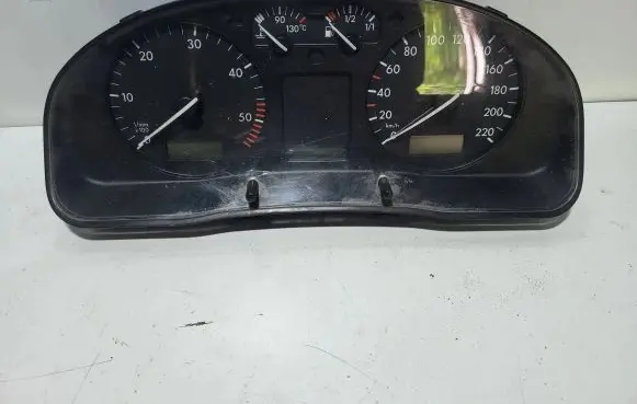 Volkswagen PASSAT B5 Speedometer (instrument cluster) 110008776023 3B0919880