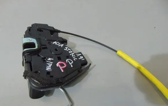 KIA Stonic Front door lock