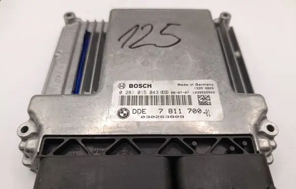 BMW 5 E60 E61 Engine control unit/module 0281015043 7811700 030263809