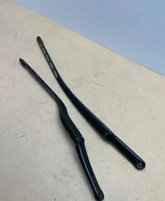 Audi A3 S3 A3 Sportback 8P Front wiper blade arm 8P1955408A 8P1955407A
