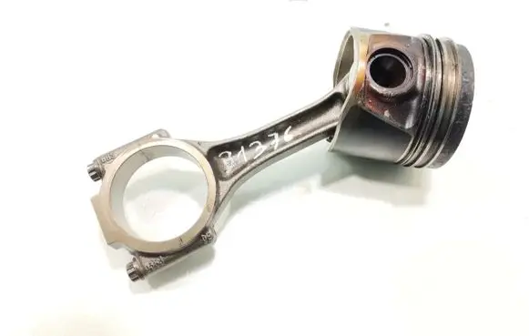 Volkswagen PASSAT B6 Piston with connecting rod 