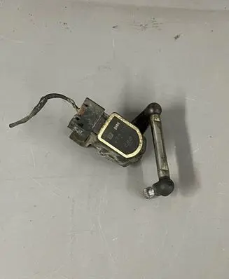 Headlight/headlamp level sensor