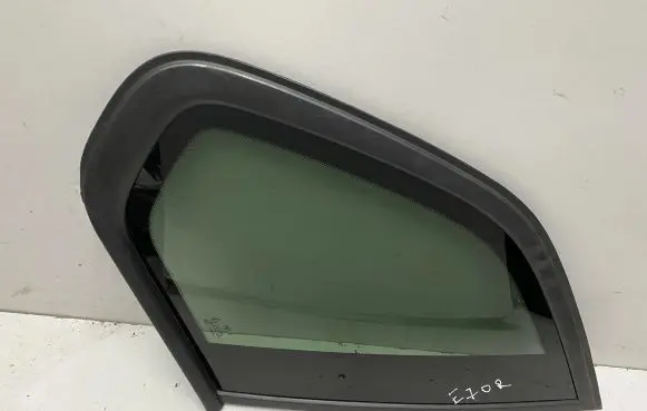 BMW X5 E70 Rear vent window glass 7207876