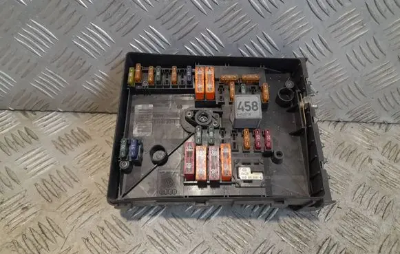 Volkswagen Touran I Fuse module 1K0937125