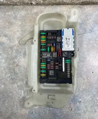 BMW 5 G30 G31 Fuse module 8795477