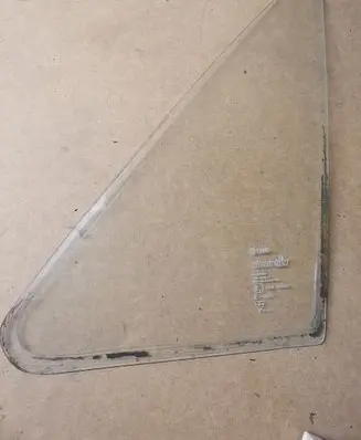 Volkswagen Jetta I Front door vent window glass four-door 171845251