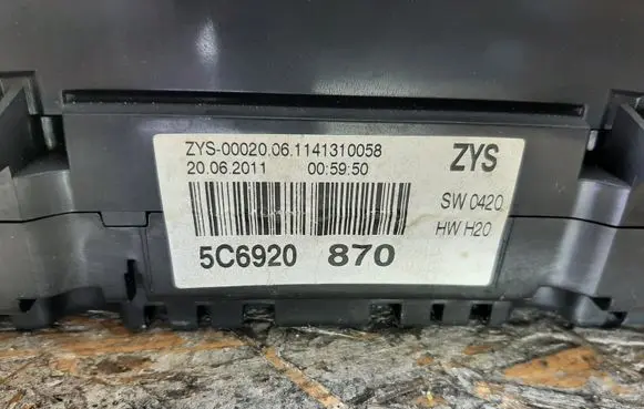 Volkswagen Jetta VI Speedometer (instrument cluster) 5C6920870