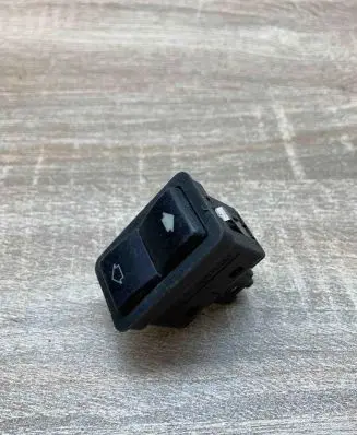 BMW 5 E39 Electric window control switch 8352148
