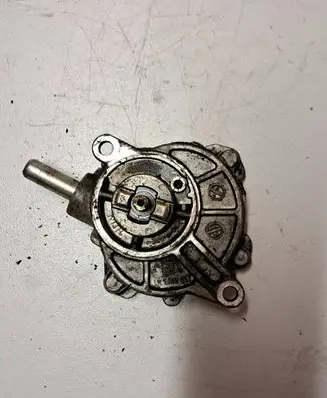 Mercedes-Benz C W204 Vacuum pump 1231052