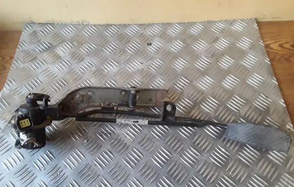 KIA Carens I Accelerator throttle pedal 3519027000