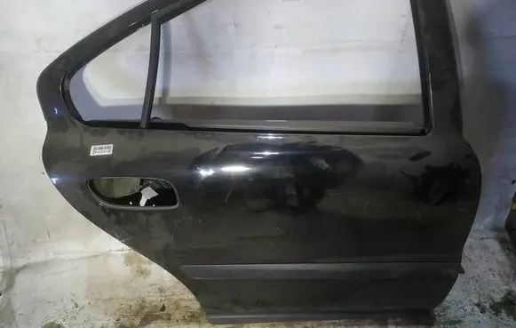 Volvo S60 Rear door juodos