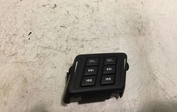 Volvo XC90 Steering wheel buttons/switches 8633112