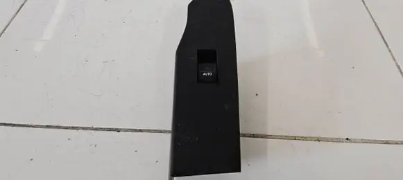 Toyota Auris E180 Front door window switch trim GE0025329AE 20932