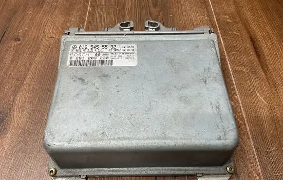 Mercedes-Benz E W124 Engine control unit/module 0261203230 0165455532