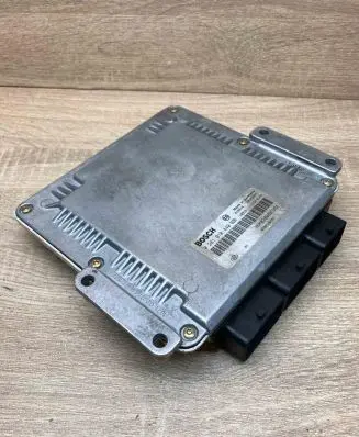 Volvo S40, V40 Engine control unit/module ECU 30630049 8200065994
