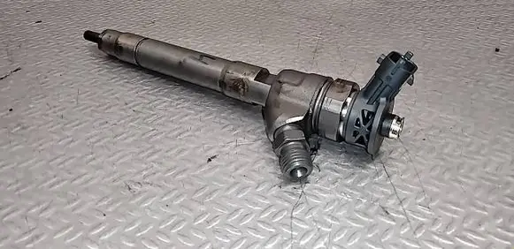 Renault Trafic III (X82) Fuel injector 0445110569