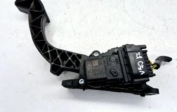 Volvo V50 Accelerator throttle pedal 4M519F836AH 6PV00864101