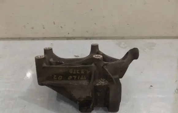 Fiat Stilo A/C compressor mount bracket 