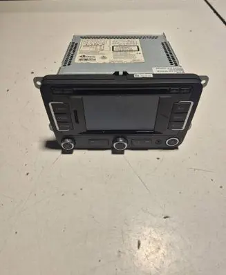 Volkswagen Touran II Radio/CD/DVD/GPS head unit 2K0035279A VWZAZ2R0749290 PNS315
