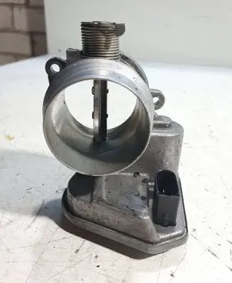 BMW 5 E60 E61 Throttle valve 7804384