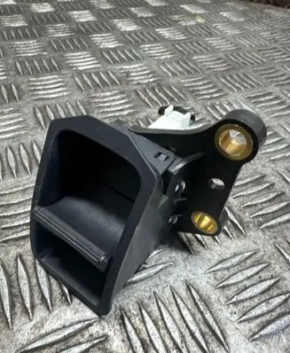 Toyota Avensis T270 Hand parking brake switch 8439005040