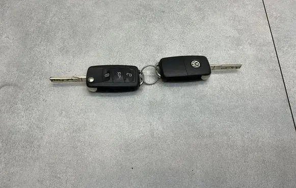 Volkswagen Polo V 6R Ignition key/card 5K0837202AD