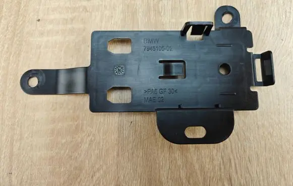 BMW 8 G16 Oil filter mounting bracket 7945105