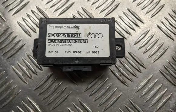 Audi A8 S8 D2 4D Alarm control unit/module 4D0951173D
