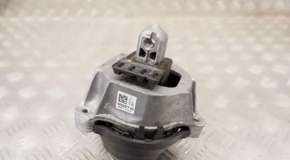BMW 7 G11 G12 Engine mount bracket 6860477