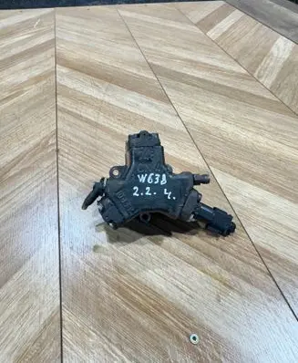 Mercedes-Benz Vito Viano W638 Fuel injection high pressure pump A6110700601 0445010013 A0068052351