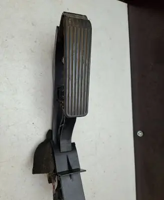 Mercedes-Benz C W203 Accelerator throttle pedal A2113000404