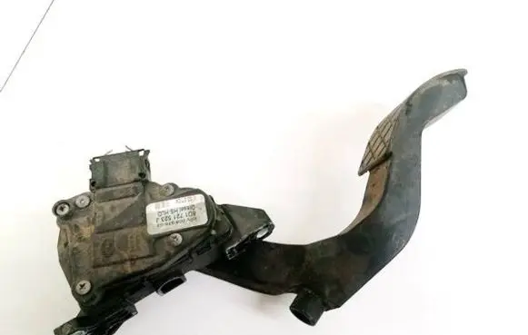 Volkswagen PASSAT B5.5 Accelerator throttle pedal 8D1721523J 6PV00837603
