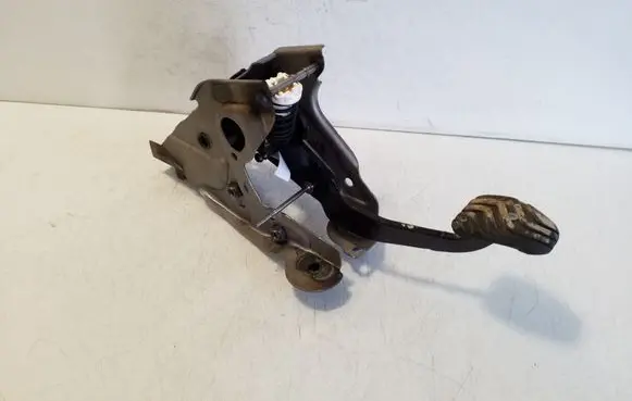 Nissan Qashqai J12 Clutch pedal 465036UA0D