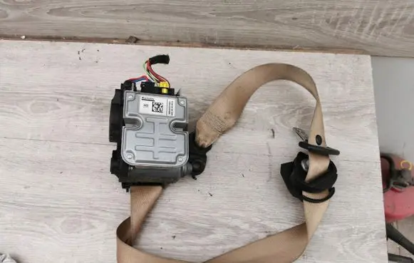 Mercedes-Benz CLS C219 Front seatbelt 609098200B