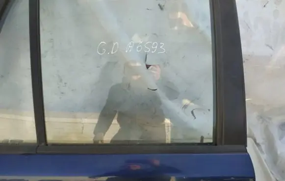 Honda CR-V Rear door window glass