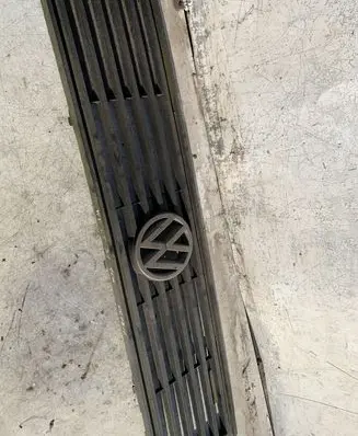 Volkswagen I LT Front bumper upper radiator grill