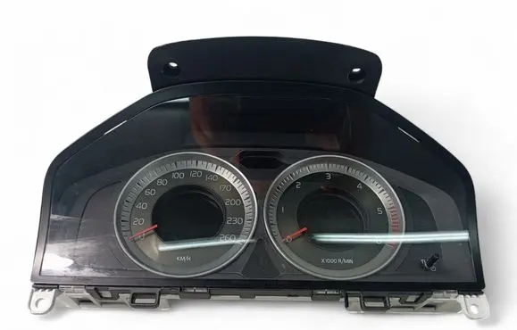 Volvo V70 Speedometer (instrument cluster) 31327582AA
